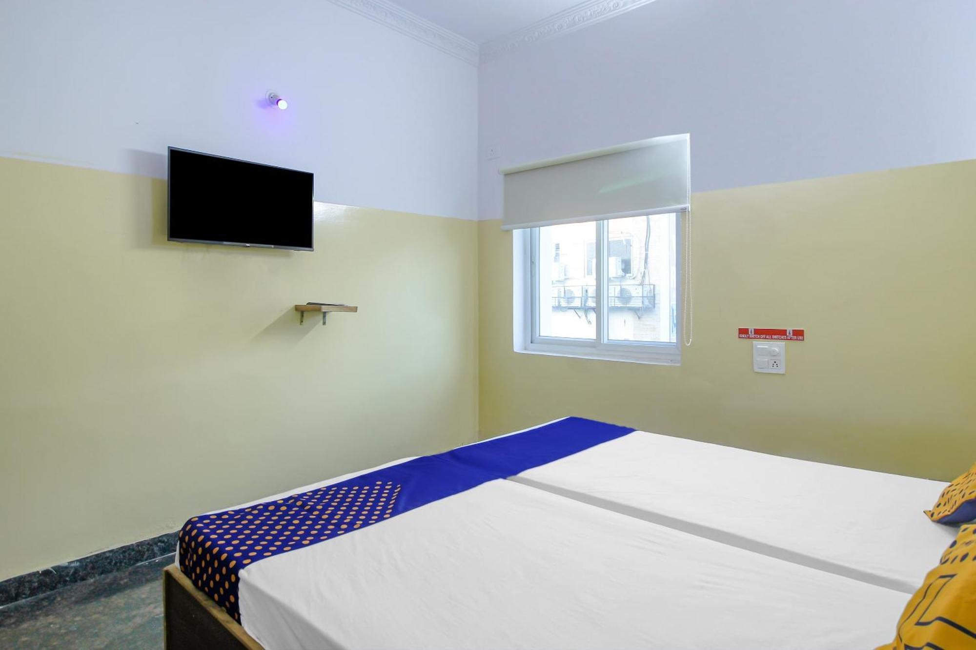 Spot On 81775 Mohit Gokul Lodge New Luxury Room'S Near Secunderabad Railway Station Lālāguda エクステリア 写真