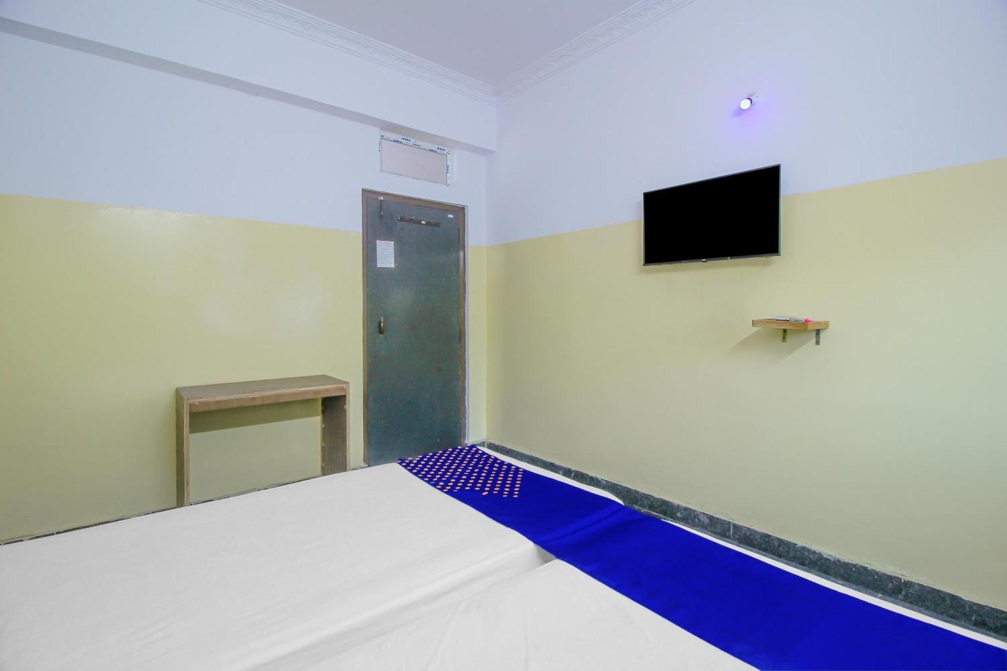 Spot On 81775 Mohit Gokul Lodge New Luxury Room'S Near Secunderabad Railway Station Lālāguda エクステリア 写真