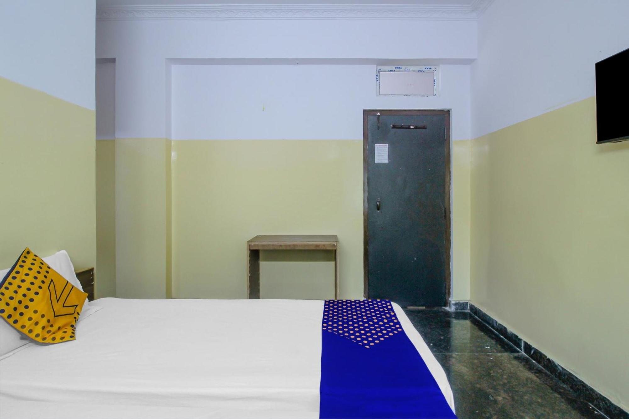Spot On 81775 Mohit Gokul Lodge New Luxury Room'S Near Secunderabad Railway Station Lālāguda エクステリア 写真