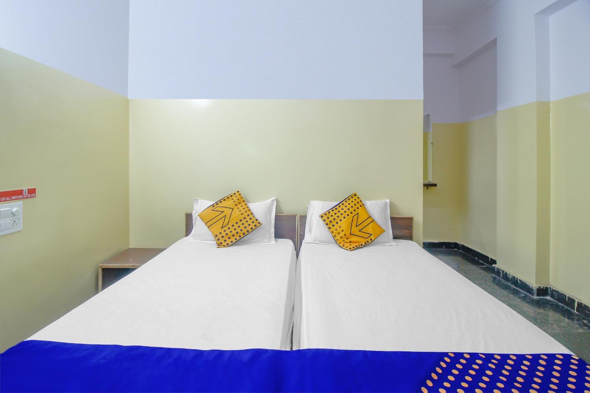 Spot On 81775 Mohit Gokul Lodge New Luxury Room'S Near Secunderabad Railway Station Lālāguda エクステリア 写真